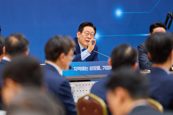 李대통령 "당적 없는 사람이 답해 보라"…'이념화된' 원전 논란 일침