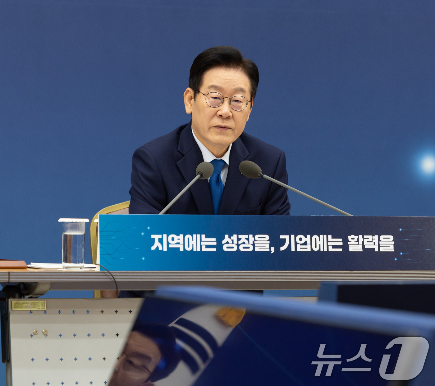 (서울=뉴스1) 허경 기자 = 이재명 대통령이 17일 세종시 정부세종컨벤션센터에서 열린 산업통상자원부·지식재산처·중소벤처기업부 업무보고에 참석해 있다. (대통령실 제공. 재판매 및 …