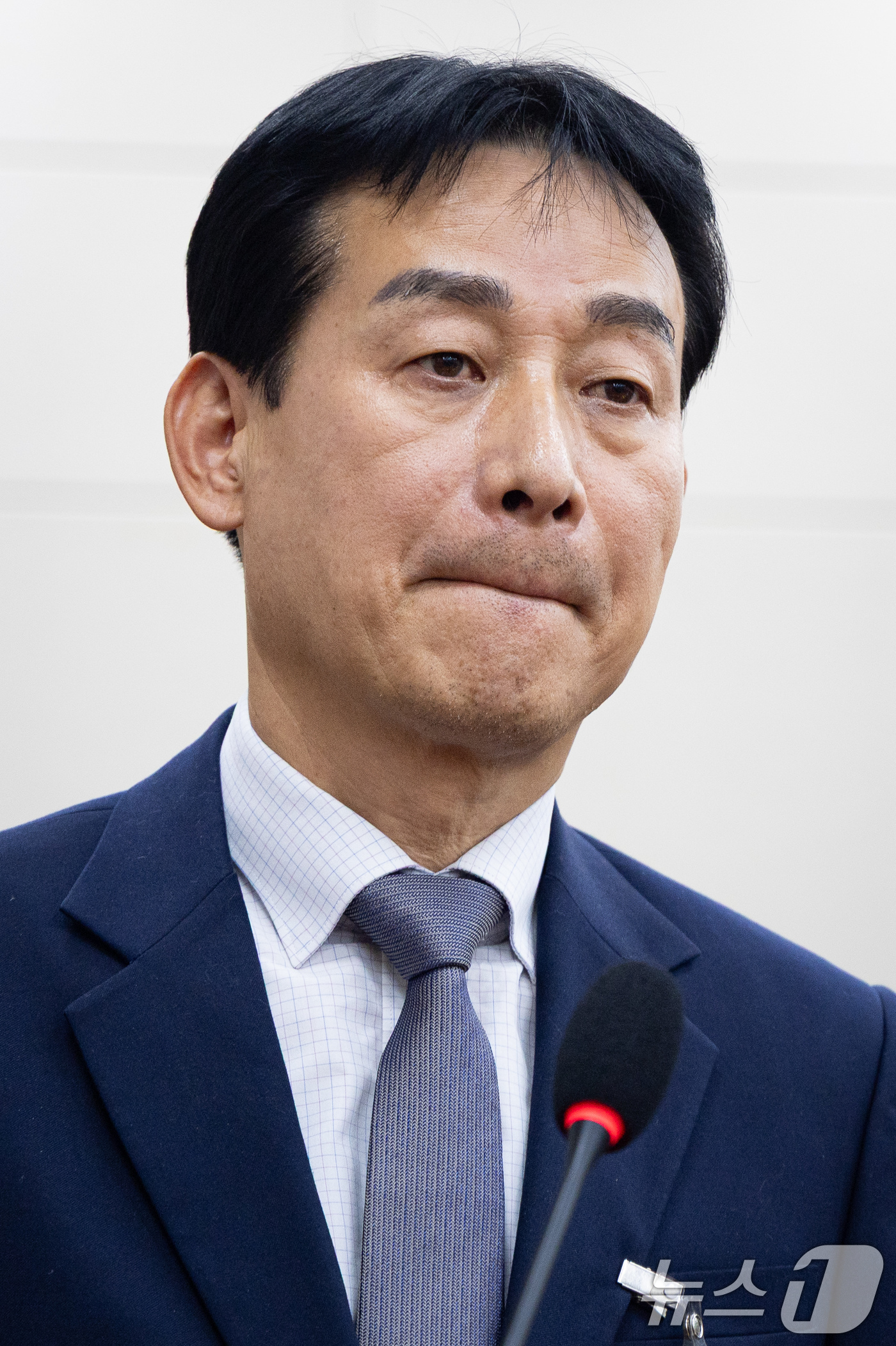 (서울=뉴스1) 유승관 기자 = 민병기 쿠팡 대외협력 총괄 부사장이 17일 서울 여의도 국회 과학기술정보방송통신위원회에서 열린 쿠팡 개인정보 유출 사고 관련 청문회에서 의원 질의에 …