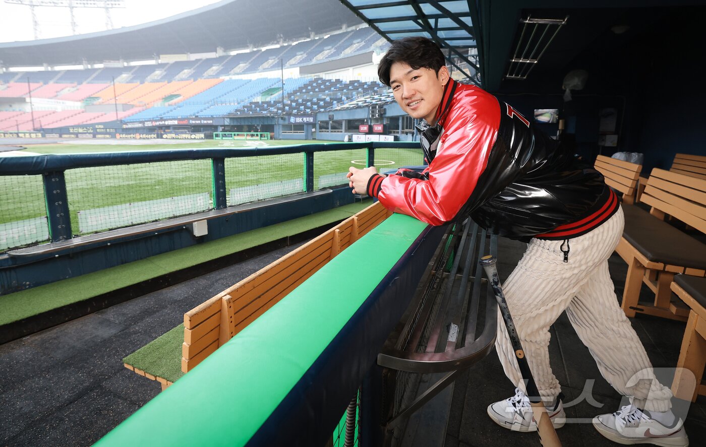 본문 이미지 - LG 트윈스 박해민이 서울 잠실야구장 더그아웃에서 미소를 짓고 있다. ⓒ News1 권현진 기자