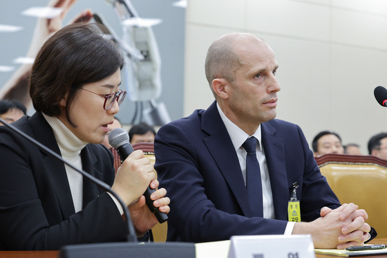 통역만 하다 끝난 쿠팡 청문회