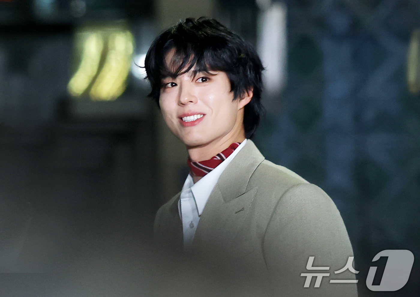 (서울=뉴스1) 권현진 기자 = 배우 박보검이 17일 오후 서울 강남구 셀린느 청담 플래그십을 방문한 뒤 퇴장하고 있다. 2025.12.17/뉴스1