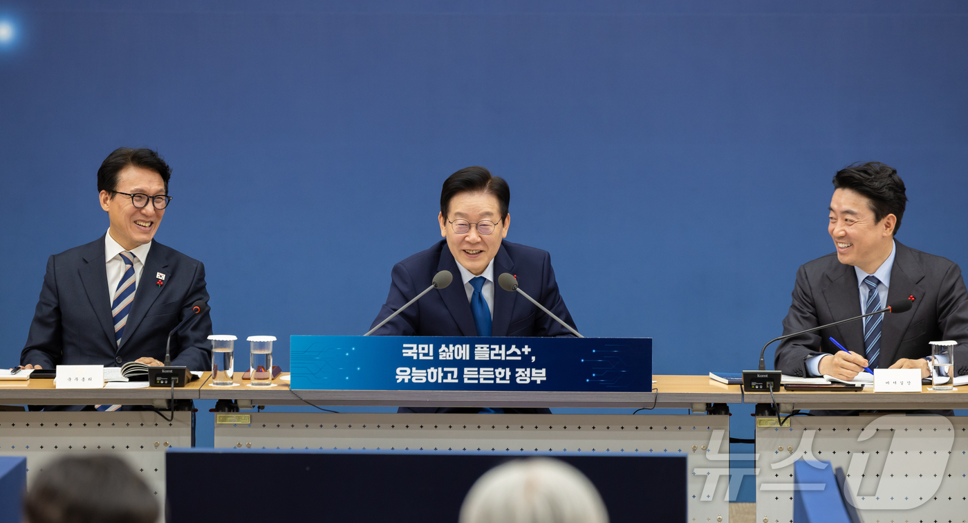 (서울=뉴스1) 허경 기자 = 이재명 대통령이 17일 세종시 정부세종컨벤션센터에서 열린 행정안전부(경찰청, 소방청)·인사혁신처 업무보고에서 발언하고 있다. (대통령실 제공. 재판매 …