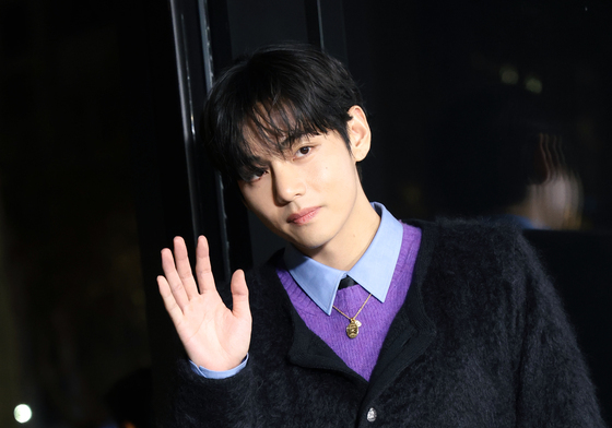 뷔, 이러니 안 반해?