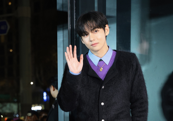 뷔, 청담 동 뜬 '세계 1위 미남'