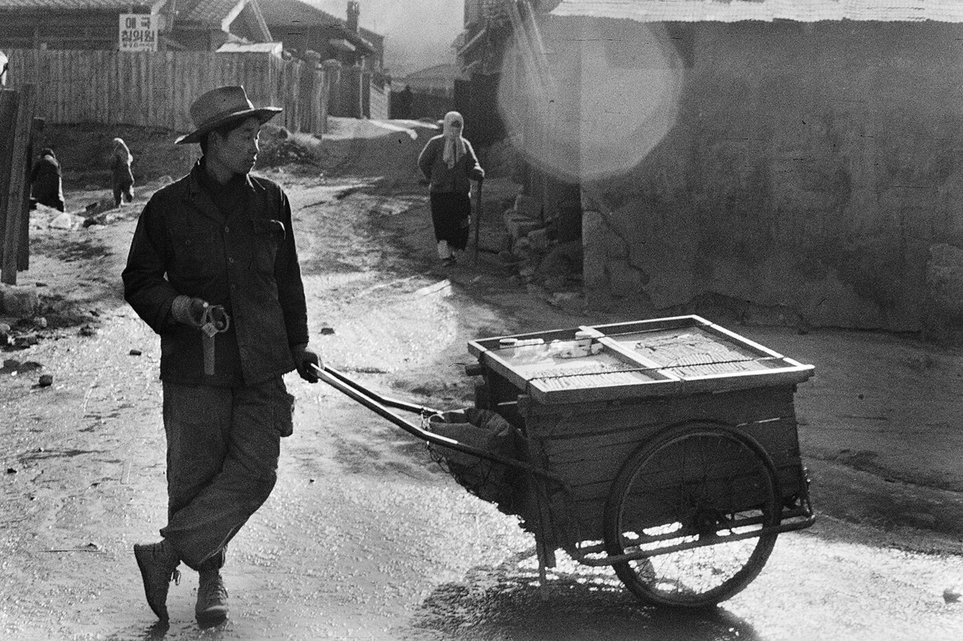 본문 이미지 - Han Youngsoo, 서울 Seoul 1956-1963. ⓒ 2025. 한영수문화재단. All rights reserved (백아트 제공)