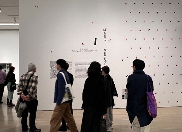 본문 이미지 - '로드 무비: 1945년 이후 한·일 미술' 전시 전경