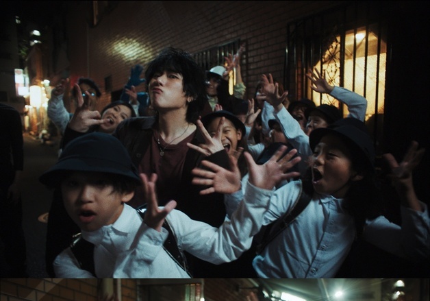 지코·요아소비 아쿠라, MV도 함께 출연…日서 촬영