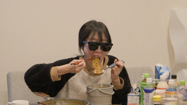 쯔양, 삿포로 숨쉴틈 없는 먹방…눈뜨자마자 편의점 털이→초밥 40개