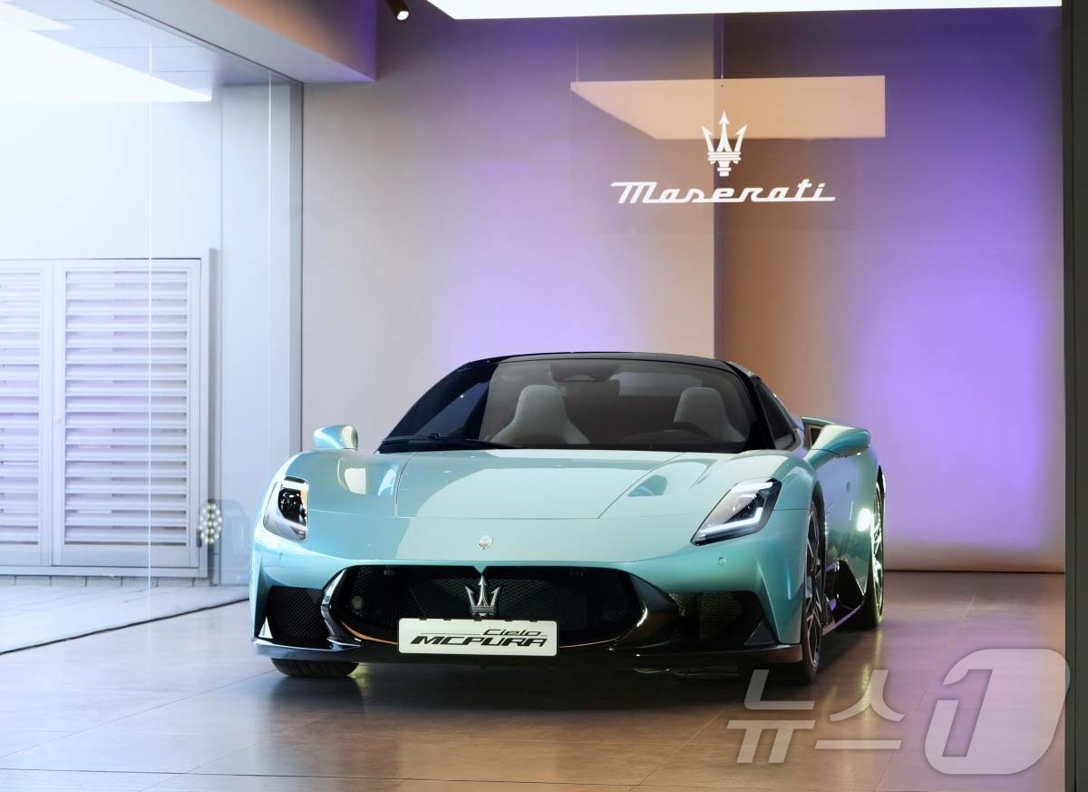 (서울=뉴스1) = 이탈리아 럭셔리카 브랜드 마세라티가 지난 17일부터 18일까지 양일간 슈퍼 스포츠카 'MC푸라' 프리뷰 행사를 개최했다고 밝혔다. 사진은 'MC푸라 첼로'의 외 …