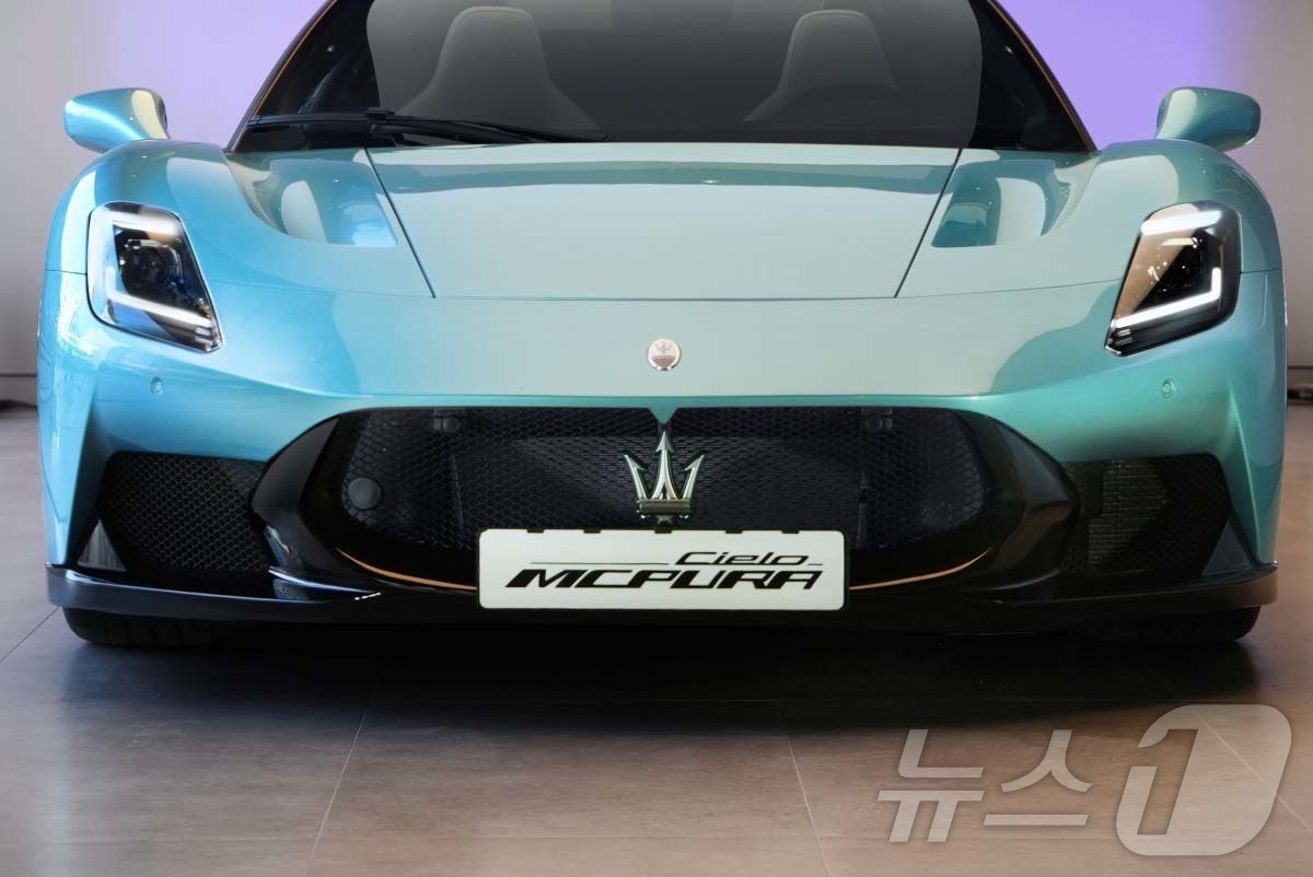 (서울=뉴스1) = 이탈리아 럭셔리카 브랜드 마세라티가 지난 17일부터 18일까지 양일간 슈퍼 스포츠카 'MC푸라' 프리뷰 행사를 개최했다고 밝혔다. 사진은 'MC푸라 첼로'의 전 …