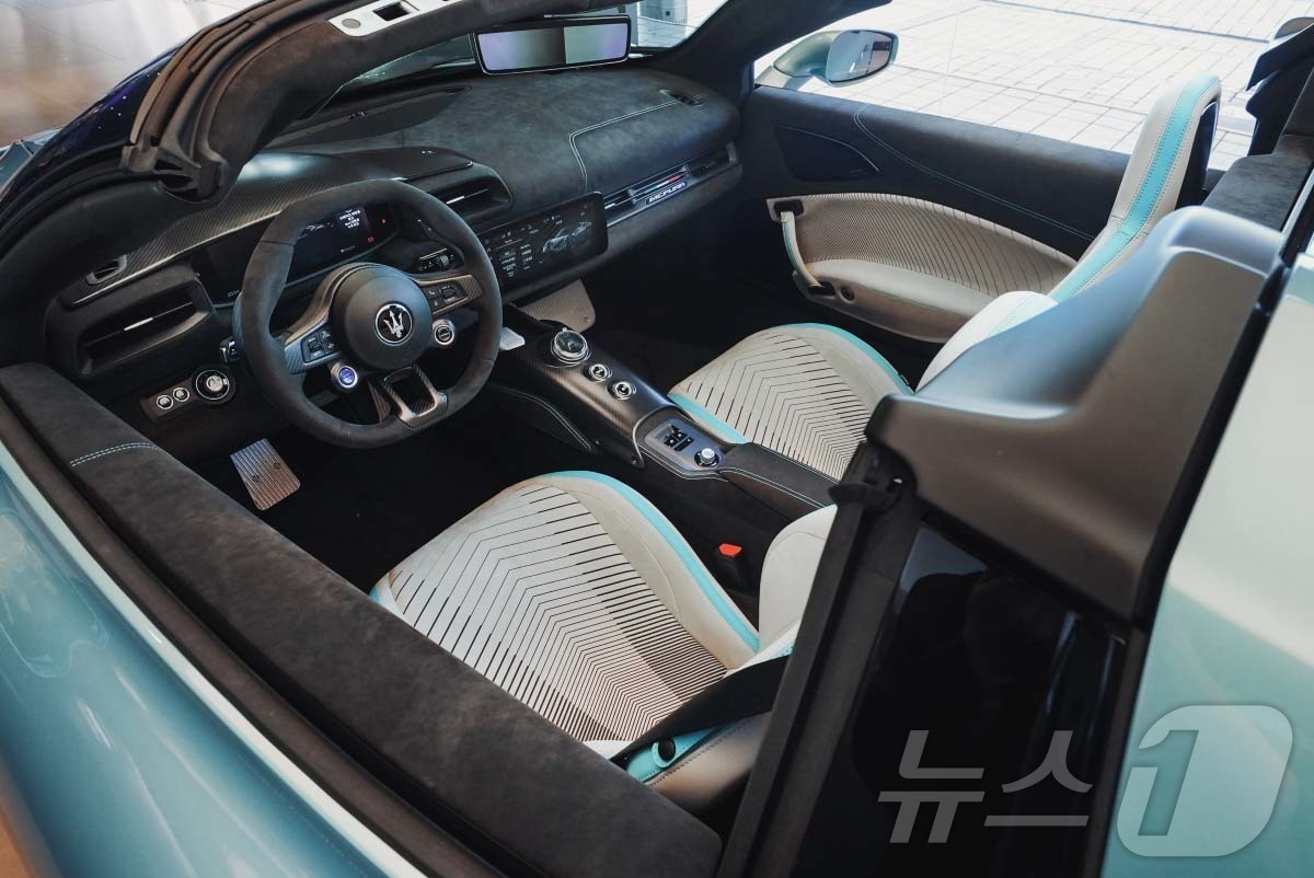 (서울=뉴스1) = 이탈리아 럭셔리카 브랜드 마세라티가 지난 17일부터 18일까지 양일간 슈퍼 스포츠카 'MC푸라' 프리뷰 행사를 개최했다고 밝혔다. 사진은 'MC푸라 첼로'의 실 …