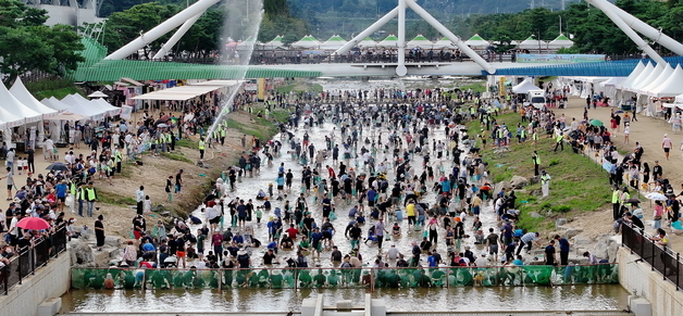 괴산군 대표축제 왜 뜨거웠나…경제효과와 만족도 다 잡았다