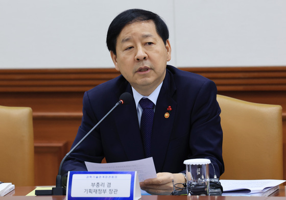 구윤철 "청년 취업 어려움 엄중…AI 대전환 통해 양질의 일자리 창출"