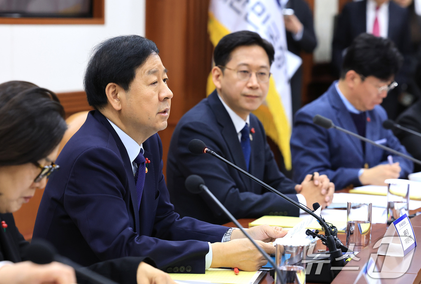 (서울=뉴스1) 임세영 기자 = 구윤철 경제부총리 겸 기획재정부 장관이 18일 서울 종로구 정부서울청사에서 열린 제2회 과학기술관계장관회의에서 발언을 하고 있다. 2025.12.1 …