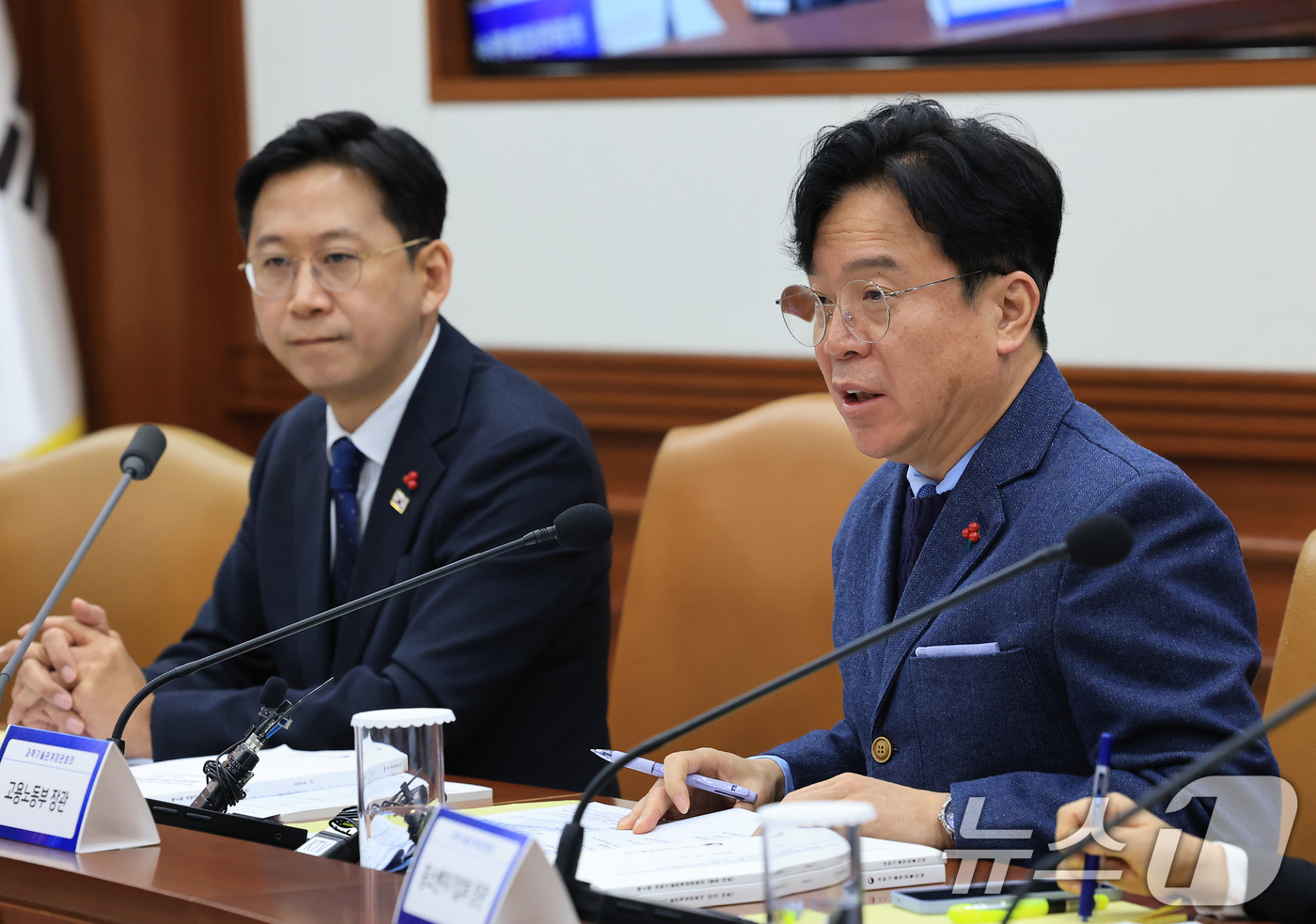 (서울=뉴스1) 임세영 기자 = 김영훈 고용노동부 장관이 18일 서울 종로구 정부서울청사에서 열린 제2회 과학기술관계장관회의에서 발언을 하고 있다. 2025.12.18/뉴스1