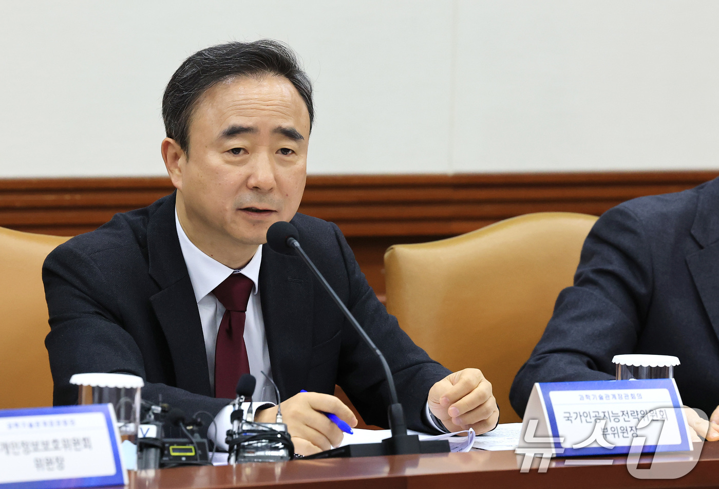 (서울=뉴스1) 임세영 기자 = 임문영 국가인공지능전략위원회 부위원장이 18일 서울 종로구 정부서울청사에서 열린 제2회 과학기술관계장관회의에서 발언을 하고 있다. 2025.12.1 …