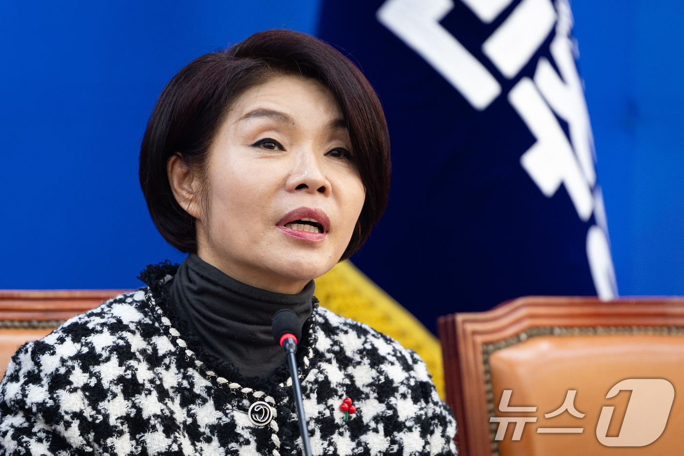 (서울=뉴스1) 유승관 기자 = 한정애 더불어민주당 정책위의장이 18일 서울 여의도 국회에서 열린 정책조정회의에서 모두 발언을 하고 있다. 2025.12.18/뉴스1