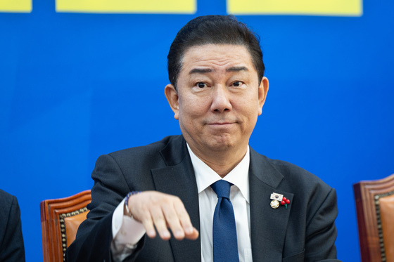 관계자 호출하는 김병기 원내대표