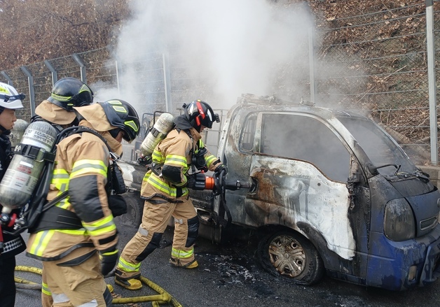경북 칠곡서 카라반·트럭 화재…차 2대·고압세척기 3대 피해