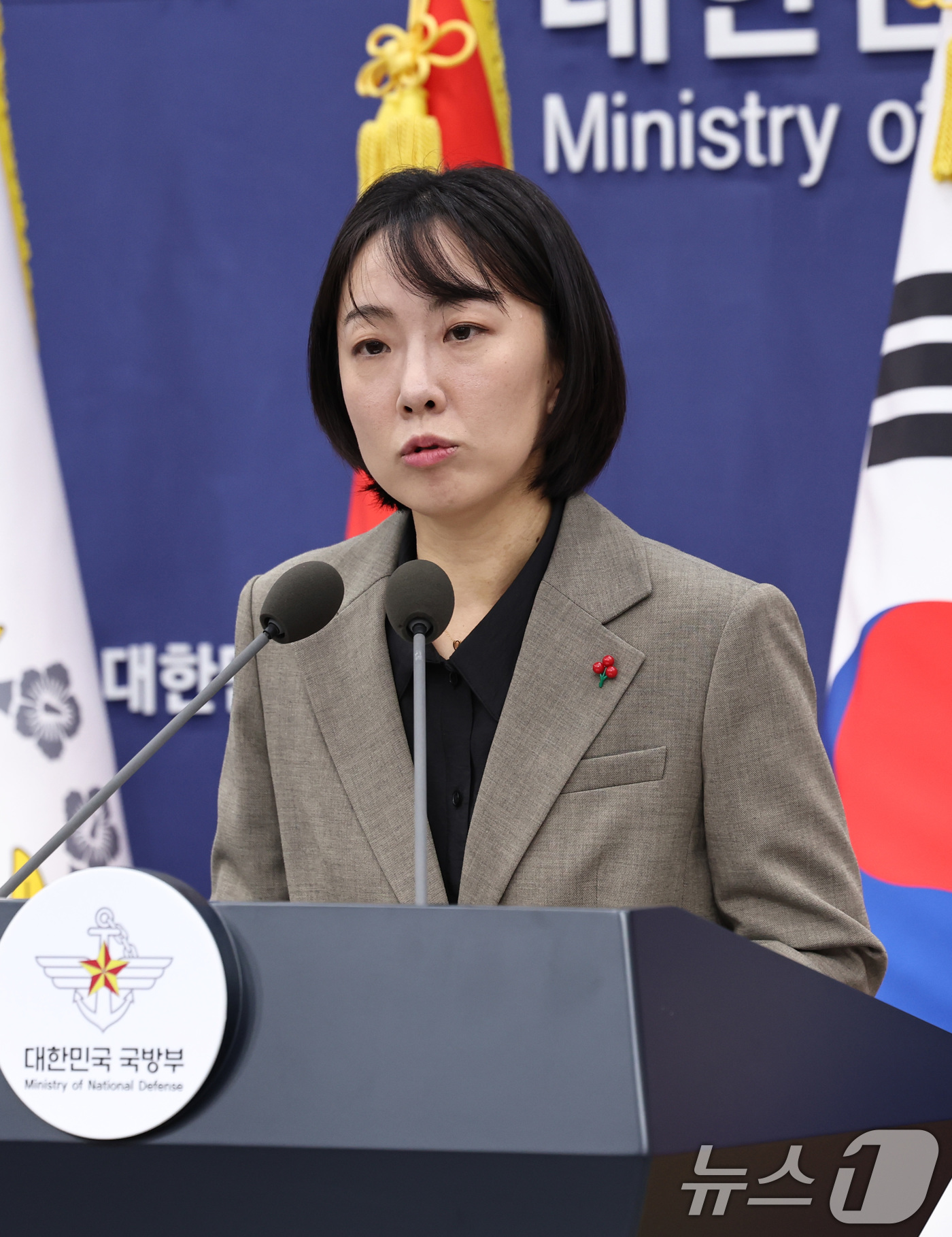 (서울=뉴스1) 구윤성 기자 = 정빛나 국방부 대변인이 18일 오전 서울 용산구 국방부에서 정례브리핑을 하고 있다. 2025.12.18/뉴스1