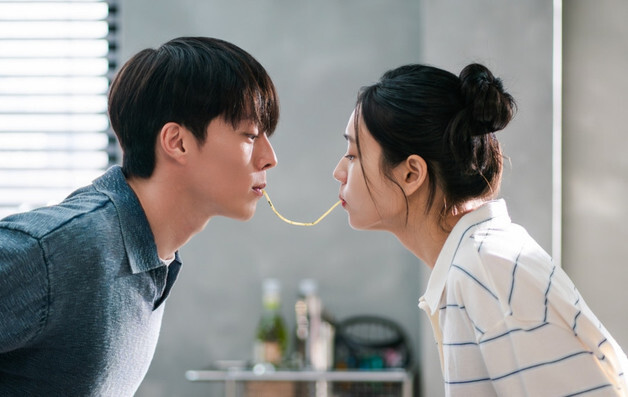 '키스는괜히해서' 장기용♥안은진, 집 데이트서 면발 키스? 설렘 폭발