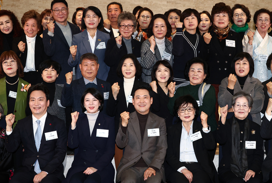 장동혁 대표, 여성단체 회원들과 함께