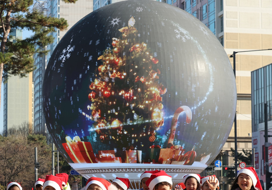 '크리스마스 미디어아트 구경 오세요'