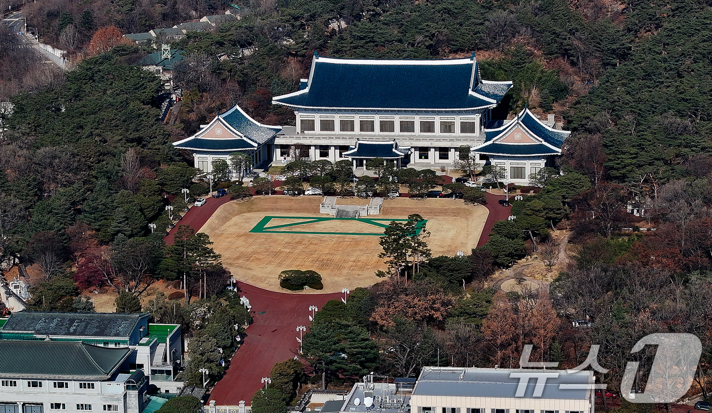 (서울=뉴스1) 이호윤 기자 = 이재명 정부가 3년 7개월간 이어진 용산 대통령실을 떠나 청와대로 복귀한다. 대통령실은 청와대로 순차 이전을 진행 중이며 이달 말까지 이전을 마칠 …