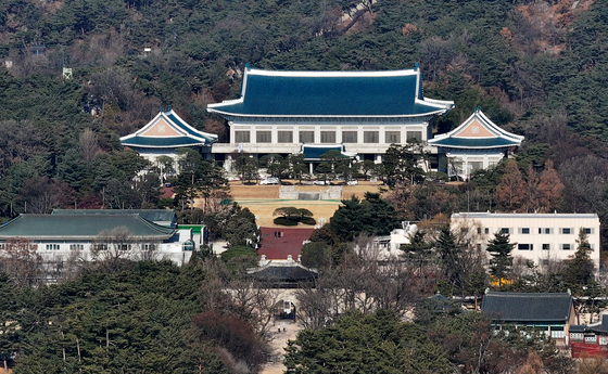 靑, '김관영 교감설' 공방에 "李대통령 끌어들이거나 정쟁 삼가야"