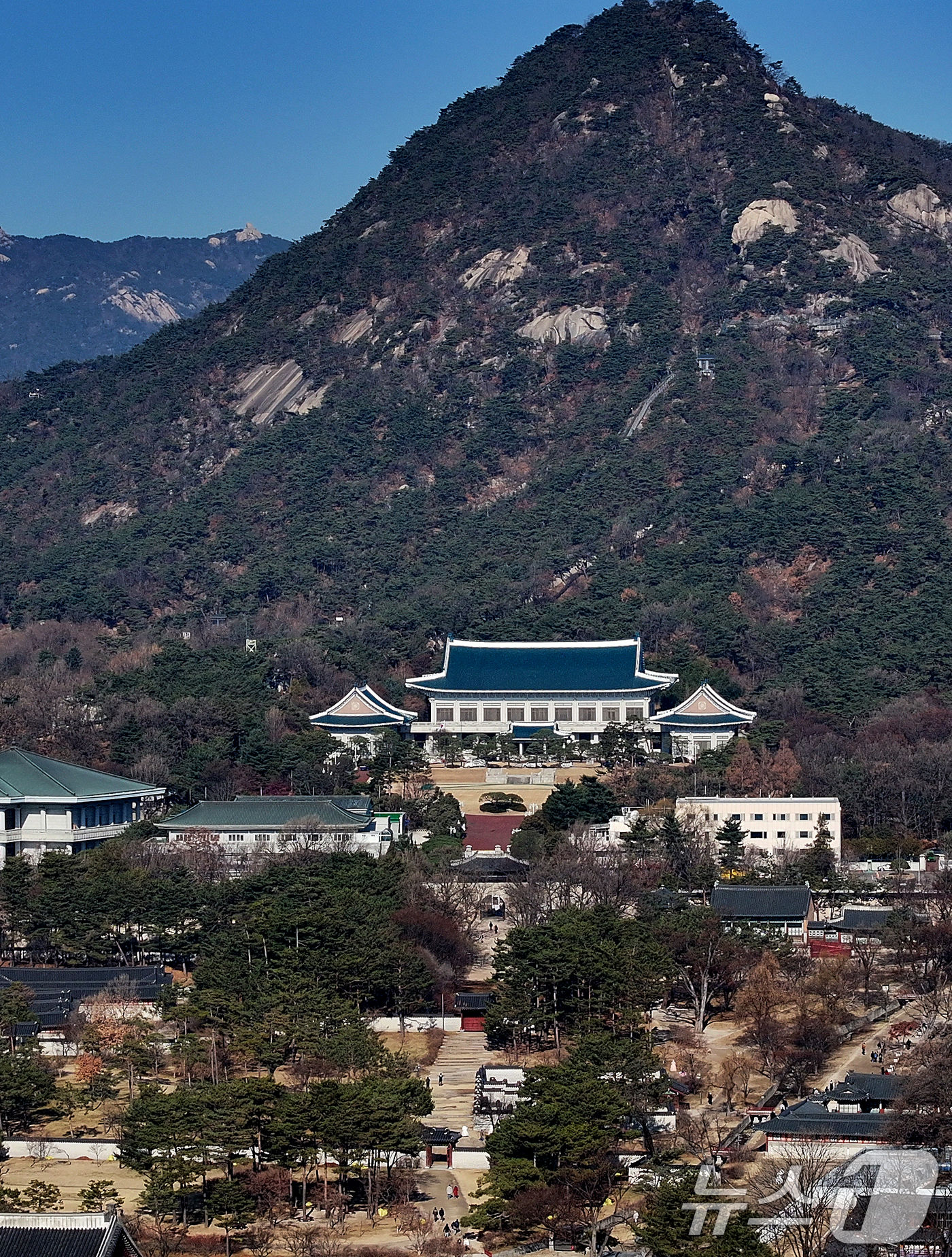 (서울=뉴스1) 이호윤 기자 = 이재명 정부가 3년 7개월간 이어진 용산 대통령실을 떠나 청와대로 복귀한다. 대통령실은 청와대로 순차 이전을 진행 중이며 이달 말까지 이전을 마칠 …