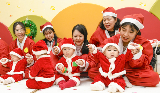 꼬꼬마 아기 산타들