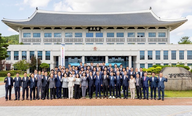 '시장·군수 출마 러시' 경북도의원 59명 중 15명 도전 예상
