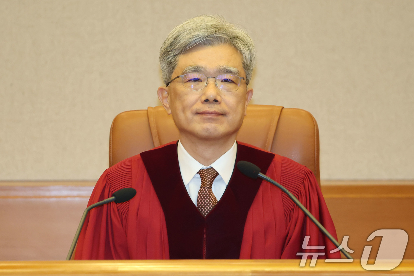 (서울=뉴스1) 이광호 기자 = 김상환 헌법재판소장이 18일 오후 서울 종로구 헌법재판소에서 열린 조지호 경찰청장 탄핵심판 사건 선고를 위해 대심판정에 자리하고 있다.이날 헌재는 …