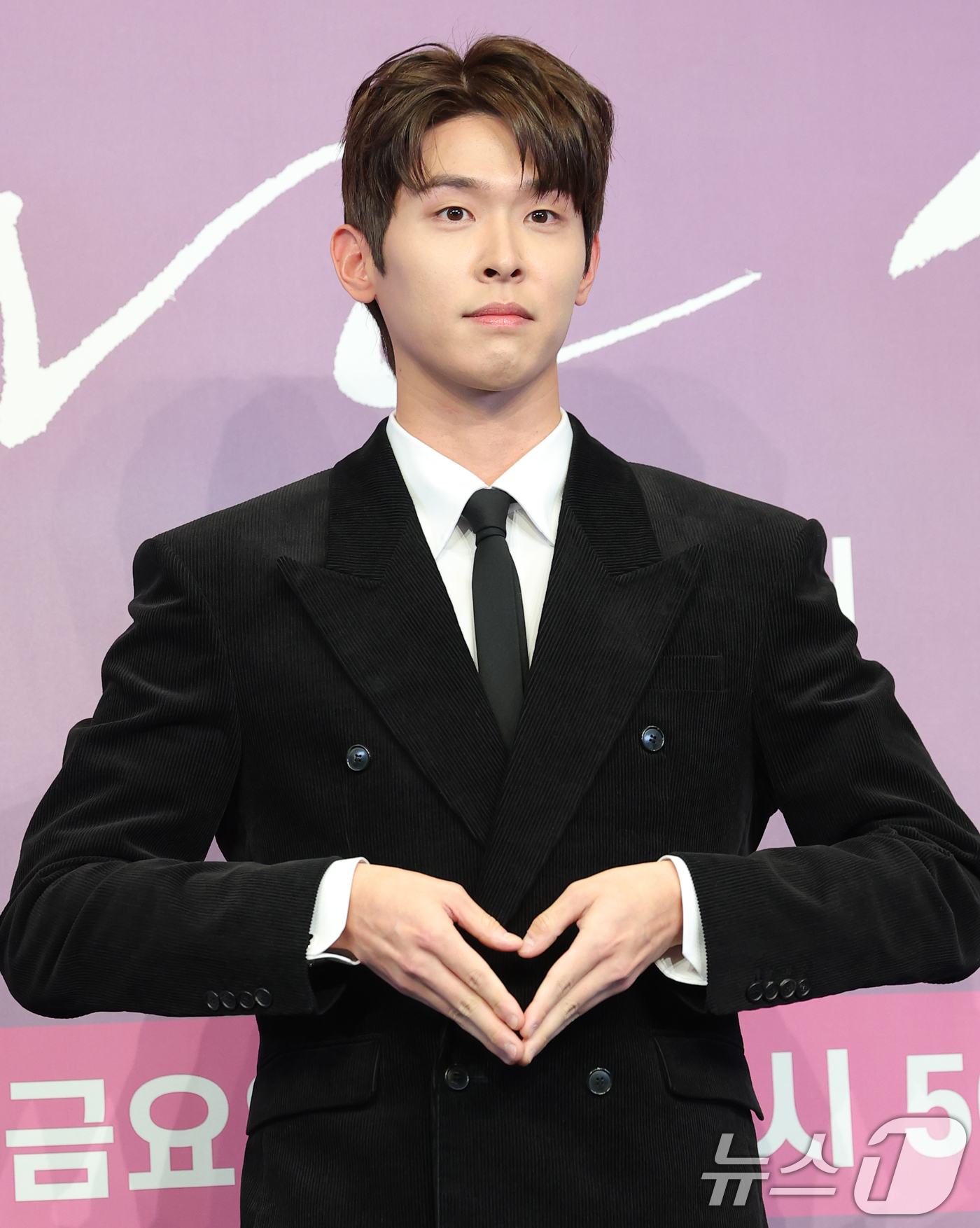 (서울=뉴스1) 권현진 기자 = 배우 이시우가 18일 서울 구로구 더 링크 서울 트리뷰트 포트폴리오 호텔에서 열린 JTBC 새 금요시리즈 ‘러브 미’ 제작발표회에 참석해 포즈를 취 …