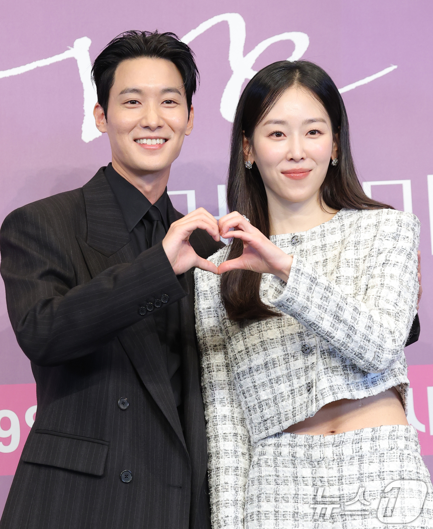 (서울=뉴스1) 권현진 기자 = 배우 장률과 서현진(오른쪽)이 18일 서울 구로구 더 링크 서울 트리뷰트 포트폴리오 호텔에서 열린 JTBC 새 금요시리즈 ‘러브 미’ 제작발표회에 …