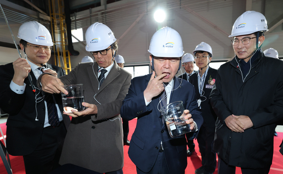 해수 역삼투압 공정 완료한 용수 시음