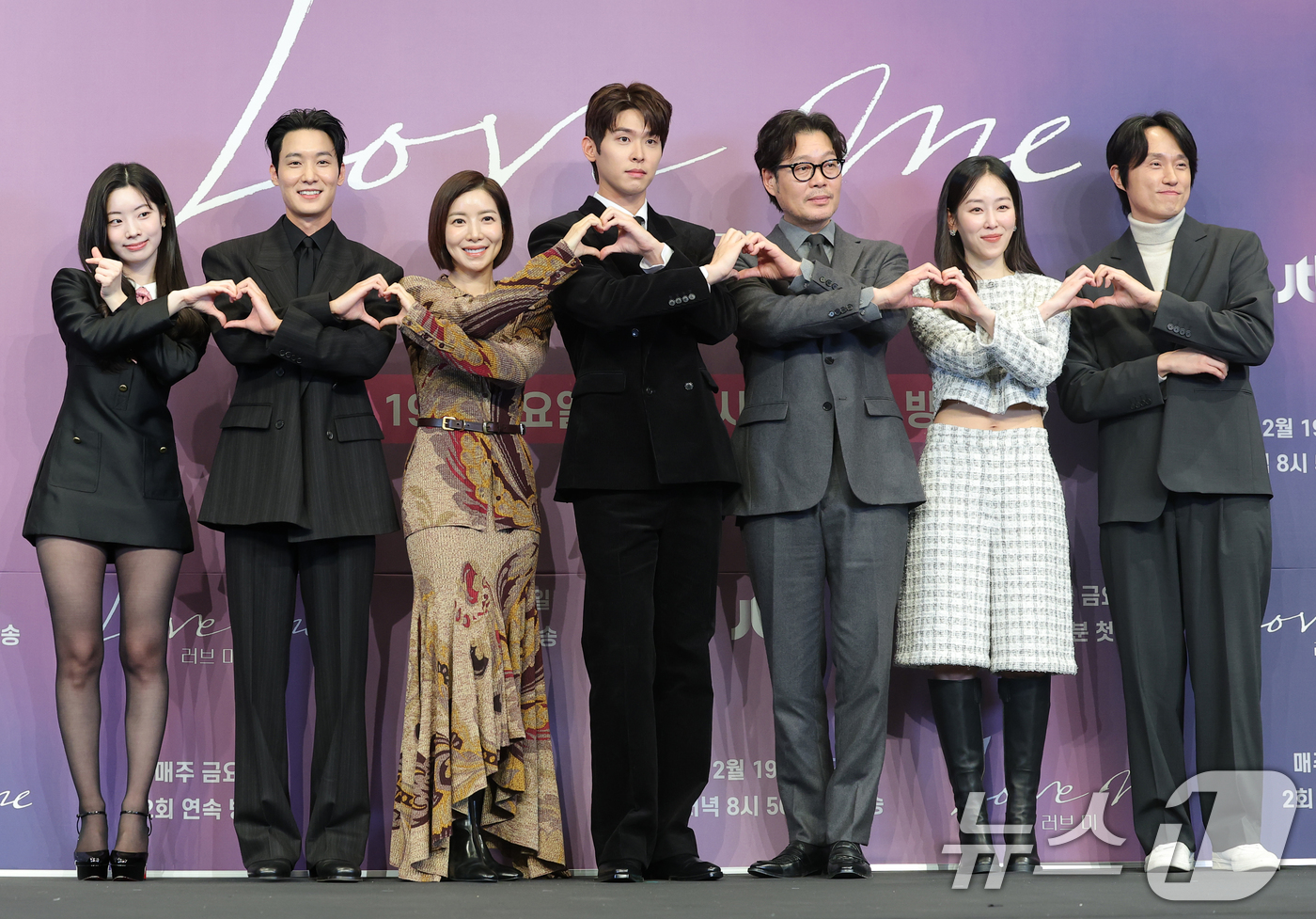 (서울=뉴스1) 권현진 기자 = 배우 다현(왼쪽부터)과 장률, 윤세아, 이시우, 유재명, 서현진, 조영민 감독이 18일 서울 구로구 더 링크 서울 트리뷰트 포트폴리오 호텔에서 열린 …