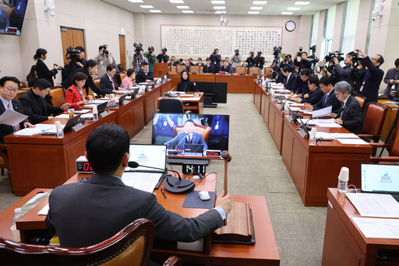 유아 영어학원 '4세·7세 고시 금지법' 여야 합의로 법사위 통과