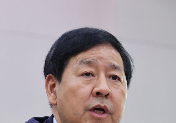 의원 질의 답변하는 구윤철 부총리