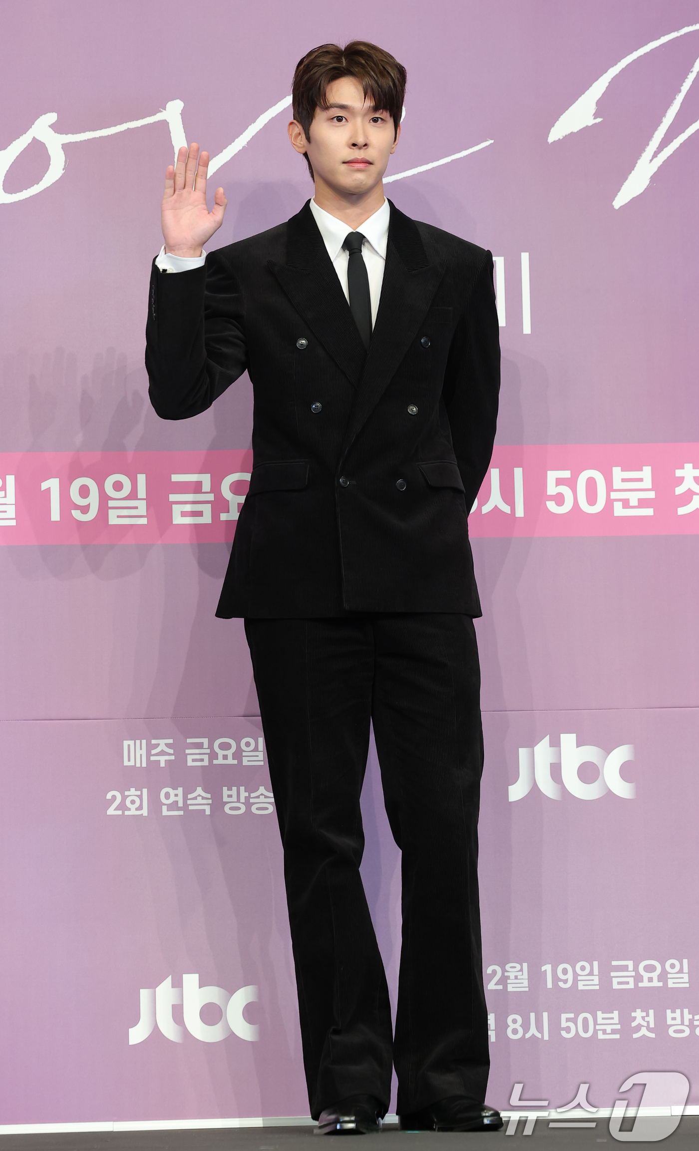 (서울=뉴스1) 권현진 기자 = 배우 이시우가 18일 서울 구로구 더 링크 서울 트리뷰트 포트폴리오 호텔에서 열린 JTBC 새 금요시리즈 ‘러브 미’ 제작발표회에 참석해 포즈를 취 …