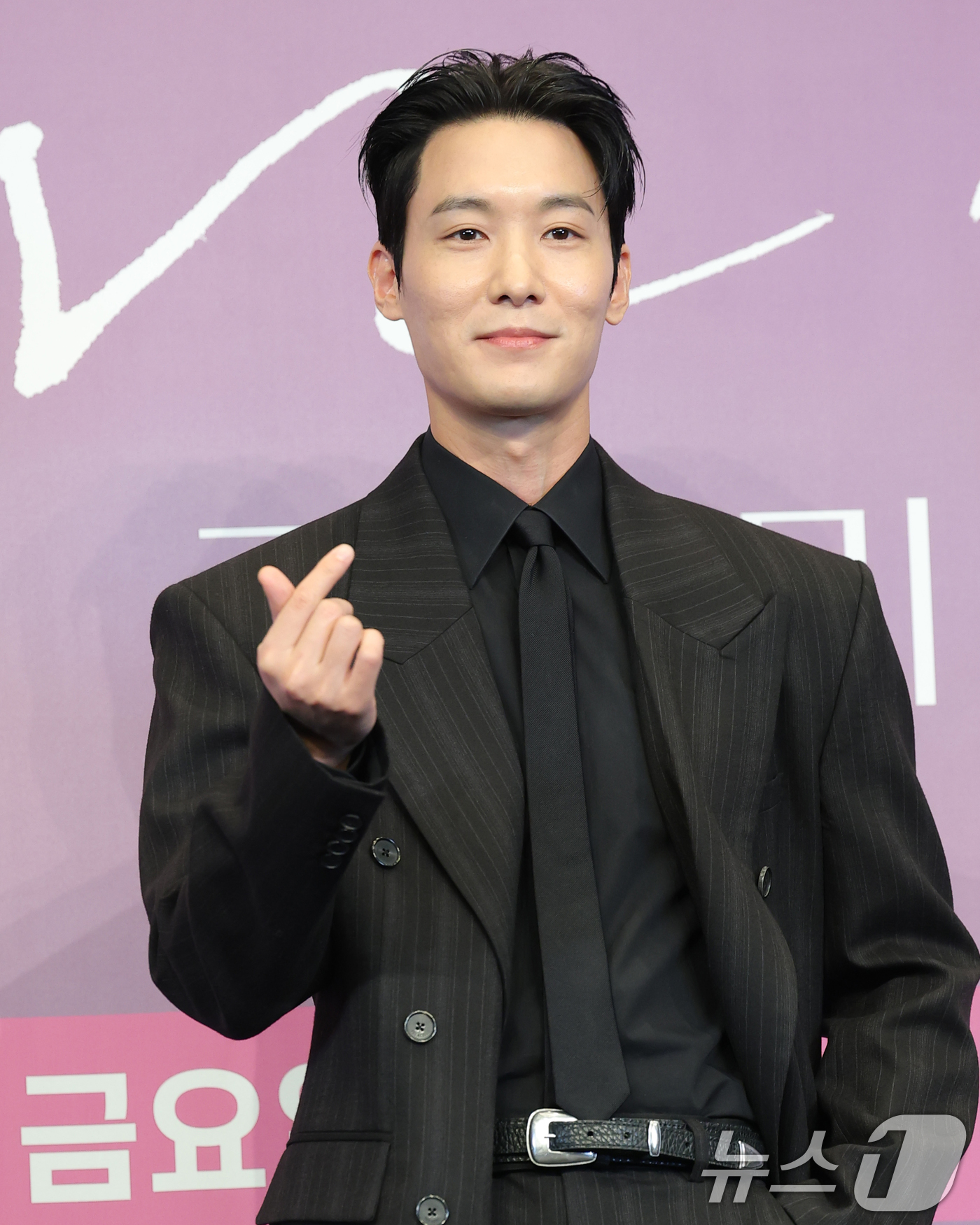 (서울=뉴스1) 권현진 기자 = 배우 장률이 18일 서울 구로구 더 링크 서울 트리뷰트 포트폴리오 호텔에서 열린 JTBC 새 금요시리즈 ‘러브 미’ 제작발표회에 참석해 포즈를 취하 …