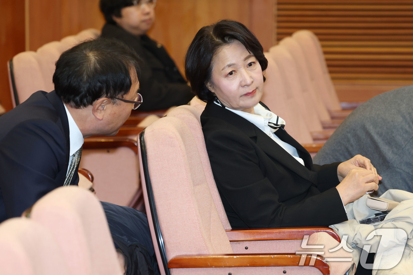 (서울=뉴스1) 이광호 기자 = 추미애 국회 법제사법위원장이 18일 오후 서울 종로구 헌법재판소 대심판정에서 열린 조지호 경찰청장 탄핵심판 사건 선고기일에 참석해 있다.  2025 …