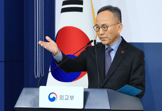 정례브리핑하는 박일 외교부 대변인