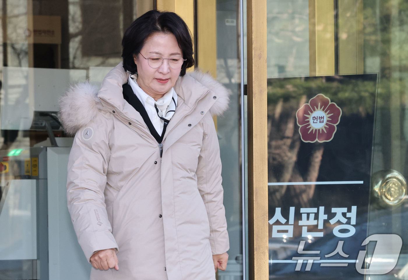 (서울=뉴스1) 이광호 기자 = 추미애 국회 법제사법위원장이 18일 오후 서울 종로구 헌법재판소에서 열린 조지호 경찰청장 탄핵심판 사건 선고를 마치고 심판정을 나서고 있다.이날 헌 …