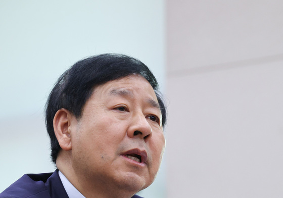 환율 관련 질의 답변하는 구윤철