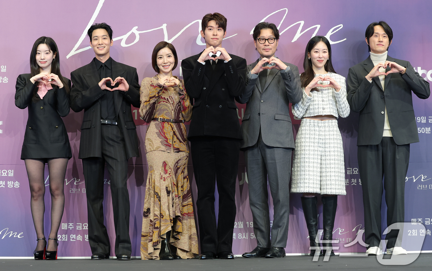 (서울=뉴스1) 권현진 기자 = 배우 다현(왼쪽부터)과 장률, 윤세아, 이시우, 유재명, 서현진, 조영민 감독이 18일 서울 구로구 더 링크 서울 트리뷰트 포트폴리오 호텔에서 열린 …