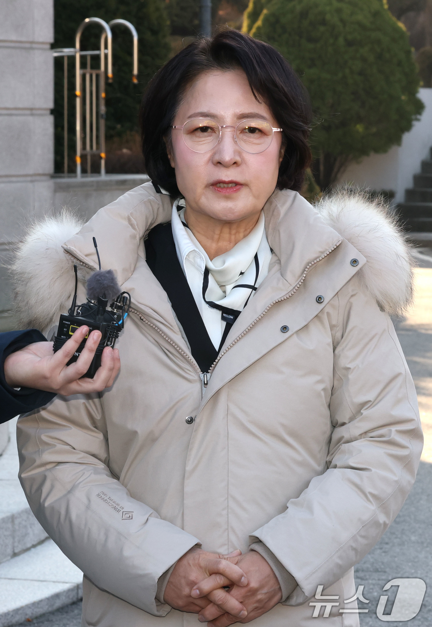 (서울=뉴스1) 이광호 기자 = 추미애 국회 법제사법위원장이 18일 오후 서울 종로구 헌법재판소에서 열린 조지호 경찰청장 탄핵심판 사건 선고를 마치고 나서며 취재진의 질문에 답하고 …