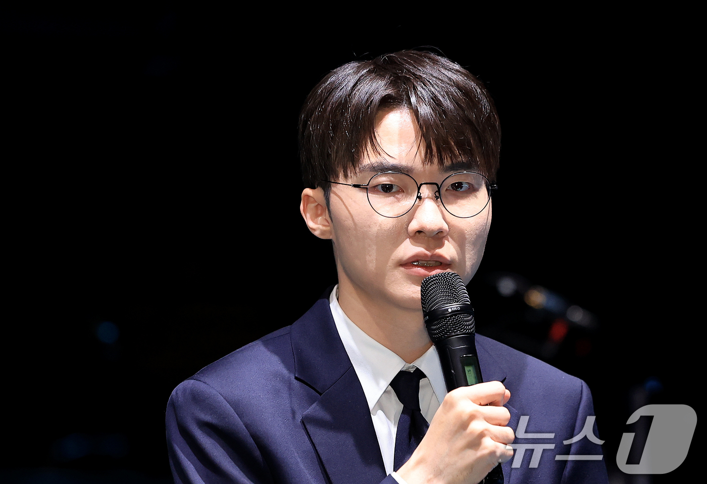 (서울=뉴스1) 이호윤 기자 = LCK T1팀 주장 이상혁(페이커)이 18일 서울 종로구 롤파크 LCK(리그 오브 레전드 챔피언스 코리아) 아레나에서 열린 기자 간담회에서 기자들의 …