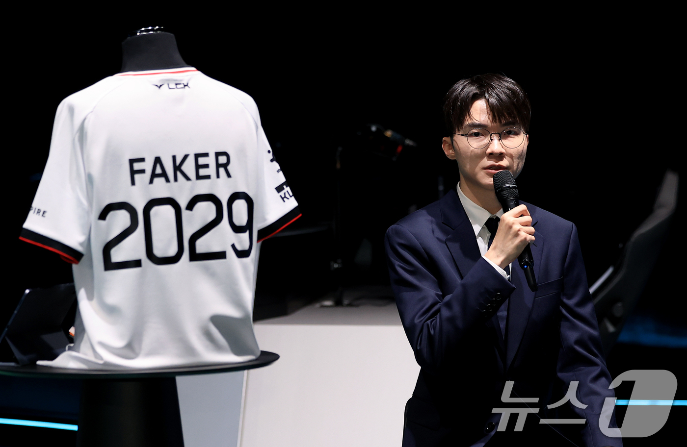 (서울=뉴스1) 이호윤 기자 = LCK T1팀 주장 이상혁(페이커)이 18일 서울 종로구 롤파크 LCK(리그 오브 레전드 챔피언스 코리아) 아레나에서 열린 기자 간담회에서 기자들의 …